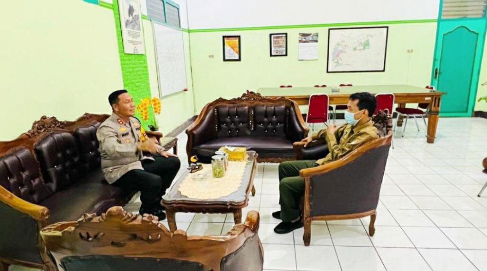 Perhutani KPH Probolinggo Agus Widodo terima kunjungan Kapolres Probolinggo Kota AKBP Wadi Sa'bani 