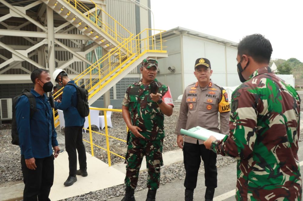 Kapolres Gresik AKBP Adhitya Panji Anom saat pengamanan kunker Presiden RI di Gresik