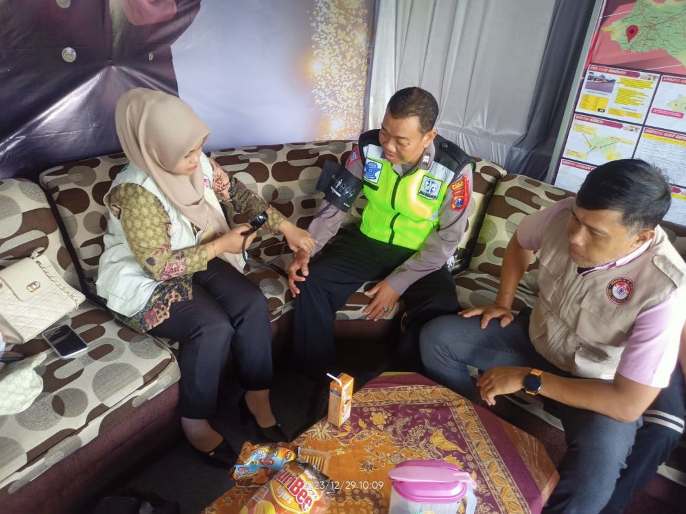 Tim kesehatan cek petugas pengamanan Nataru