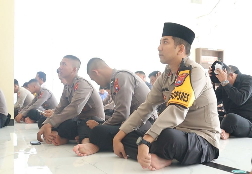 Wakapolres Gresik Kompol Danu Anindito Kuncoro saat ikuti Binrohtal 