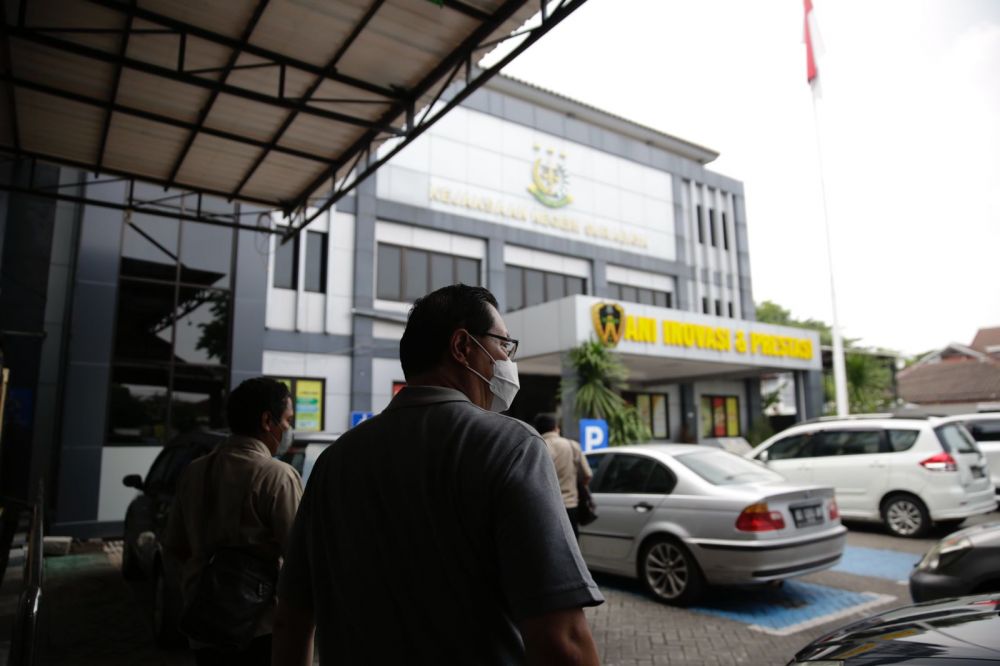Tersangka diserahkan ke Kejari Surabaya