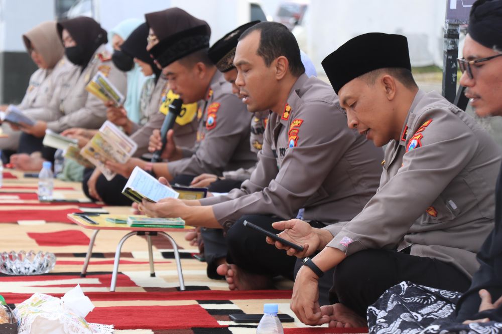 Kapolres Malang AKBP Putu Kholis Aryana didampingi Wakapolres Kompol Imam Mustolih