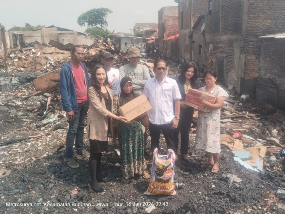 AWS bersama Hotel Vasa dan sekretaris komisi A DPRD Surabaya Budi Leksono (Bulek 99) salurkan bantuan ke korban kebakaran