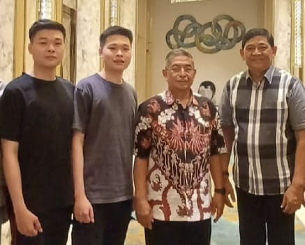 Saudara kembar Nicholas Pudjihartono dan Michael Pudjihartono calon Doktor