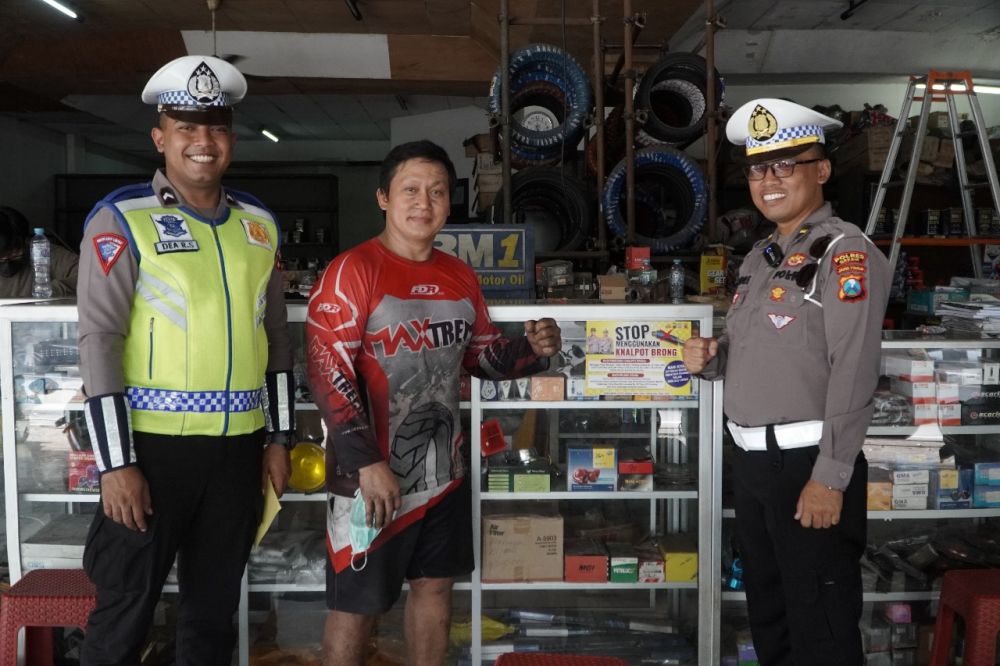 Satlantas Polres Gresik Kampanye Larangan Knalpot Brong ke Bengkel Motor