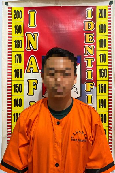 Tersangka diamankan Polisi beserta barang buktinya