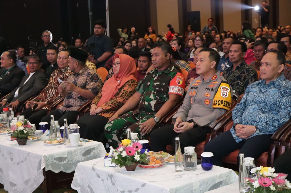 Kapolres Gresik AKBP Adhitya Panji Anom saat hadiri perayaan Natal Bersama umat Kristen dan Katolik