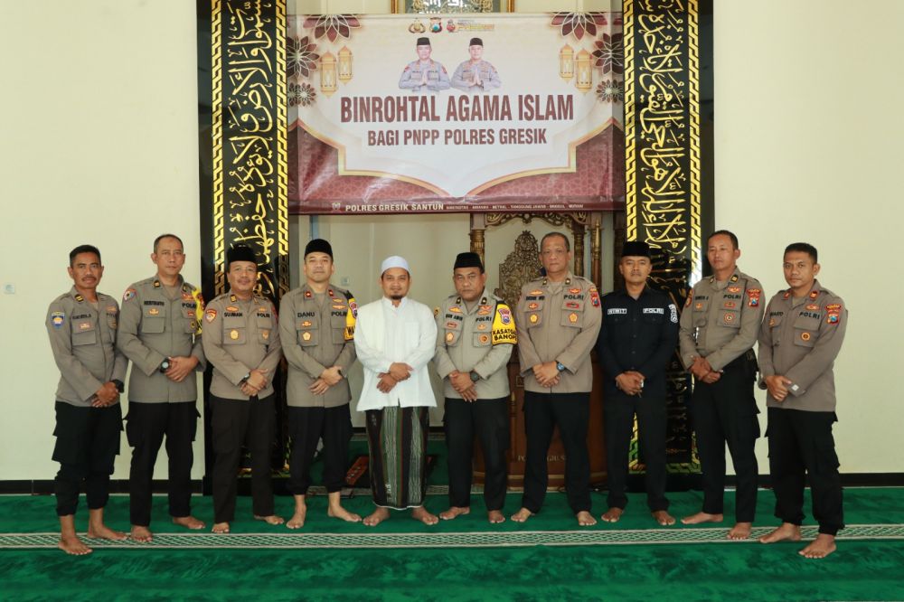Polres Gresik gelar Binrohtal tingkatkan kejujuran hati