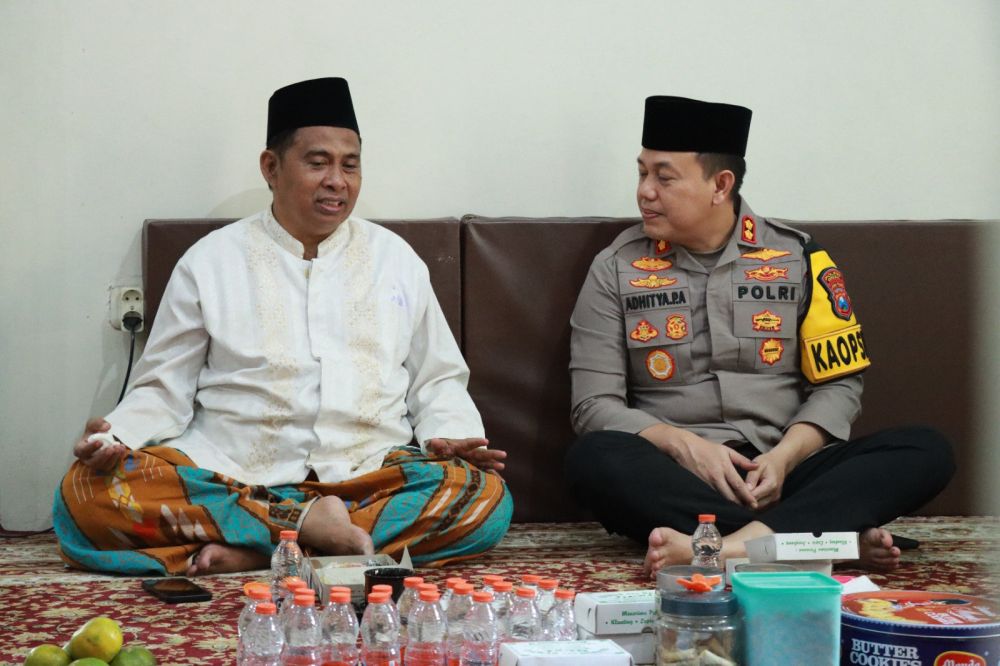 Kapolres Gresik AKBP Adhitya Panji Anom silaturahmi ke Ponpes Darul Ihsan Menganti