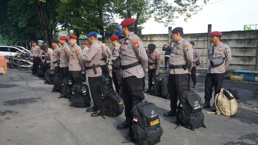 Polres Gresik kirim 22 personil ke pulau Bawean untuk pengamanan Pemilu