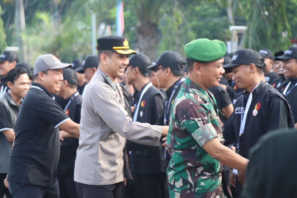 Wakapolres Gresik Kompol Danu Anindhita Kuncoro Putro saat hadiri apel siaga pengamanan Pemilu