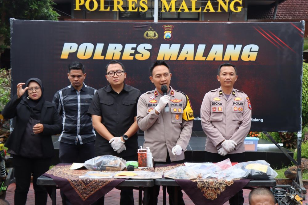 Wakapolres Malang Kompol Imam Mustolih saat release kasus Curanmor