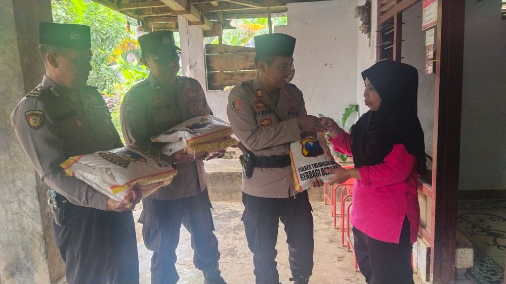 Polres Tulungagung Beri Bantuan Keluarga Petugas Linmas TPS 7