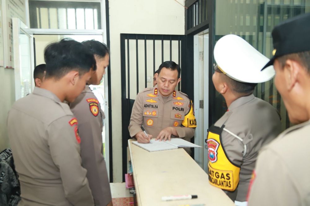 Kapolres Gresik AKBP Adhitya Panji Anom cek rutan Polres Gresik