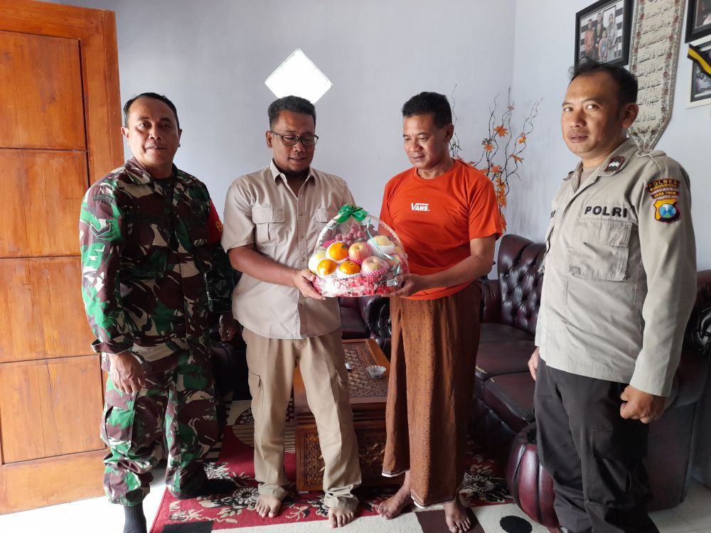 Polres Bondowoso sambangi KPPS yang sakit