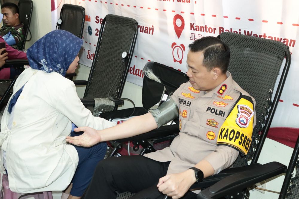 Kapolres Gresik Peringati HPN 2024, Ikut Donor Darah Bersama KWG