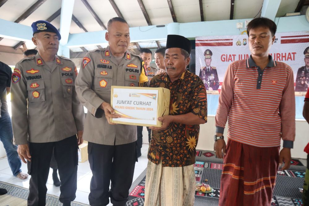 Polres Gresik Gelar Jum'at Curhat di Mentoko Kroman