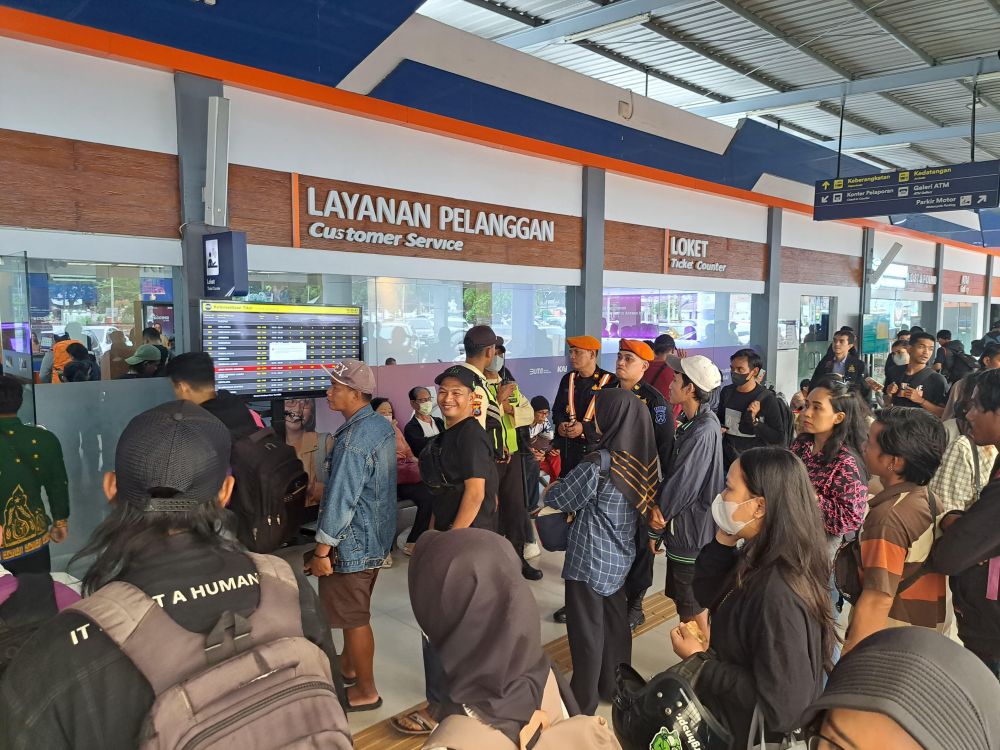 Stasiun Pasarturi Surabaya Batal Berangkatkan 3 KA, Imbas Banjir di Daop 4 Semarang