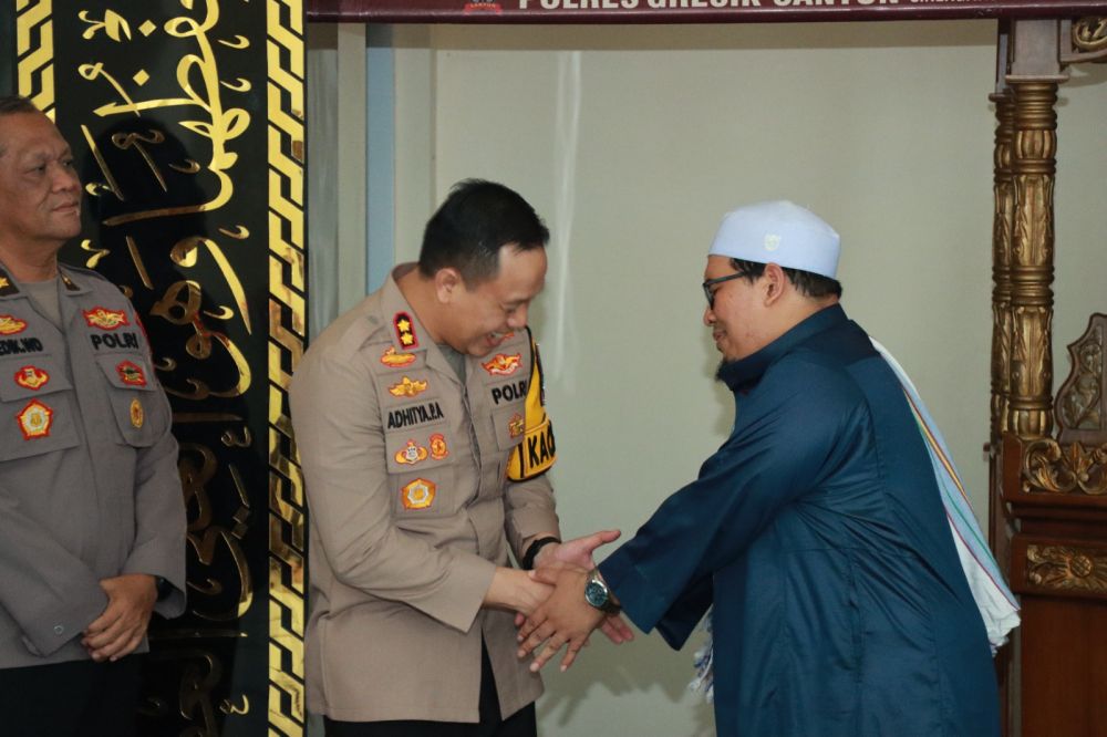 Polres Gresik Gelar Binrohtal dan Tadarus Perkuat Karakter