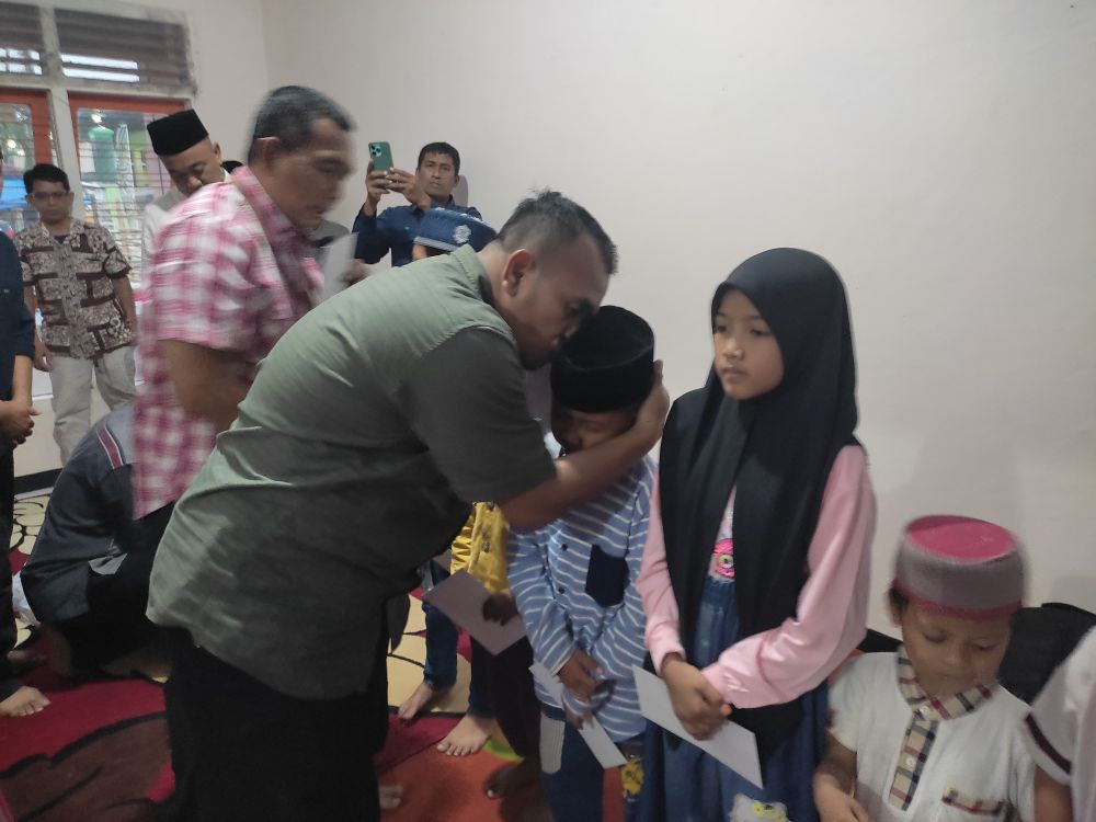 Perhutani KPH Banyuwangi Barat beri santunan anak yatim