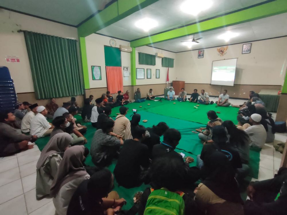 Perhutani KPH Blitar buka puasa bersama komunitas Penggiat Lingkungan 