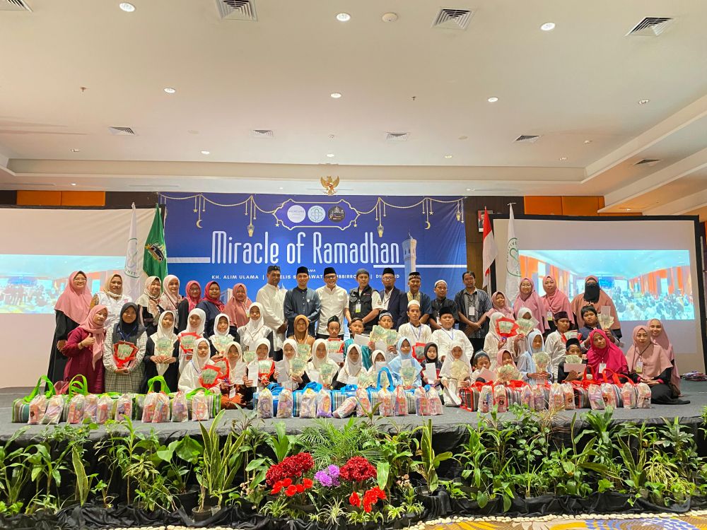 Miracle of Ramadhan, Mercure Surabaya Grand Mirama Gandeng Positive Community Buka Bersama Yatim-piatu