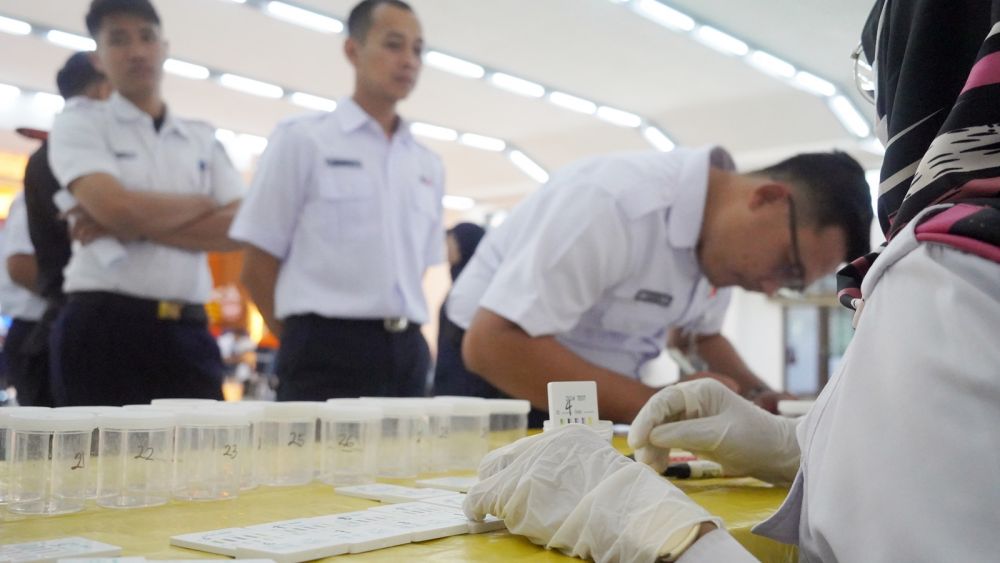 Petugas KAI lakukan tes Urine, pastikan keselamatan perjalanan KA selama lebaran