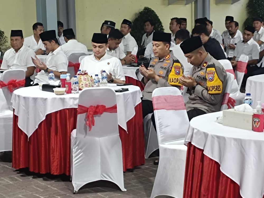 Kapolres Gresik Buka Bersama dan Beri Santunan Anak Yatim-piatu