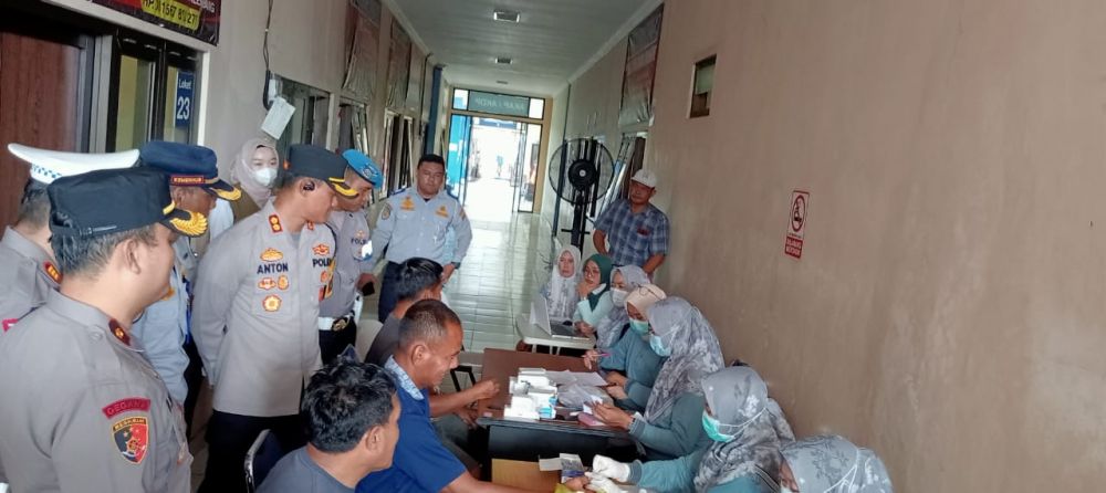 Polres Ponorogo gelar pemeriksaan kesehatan untuk sopir bus