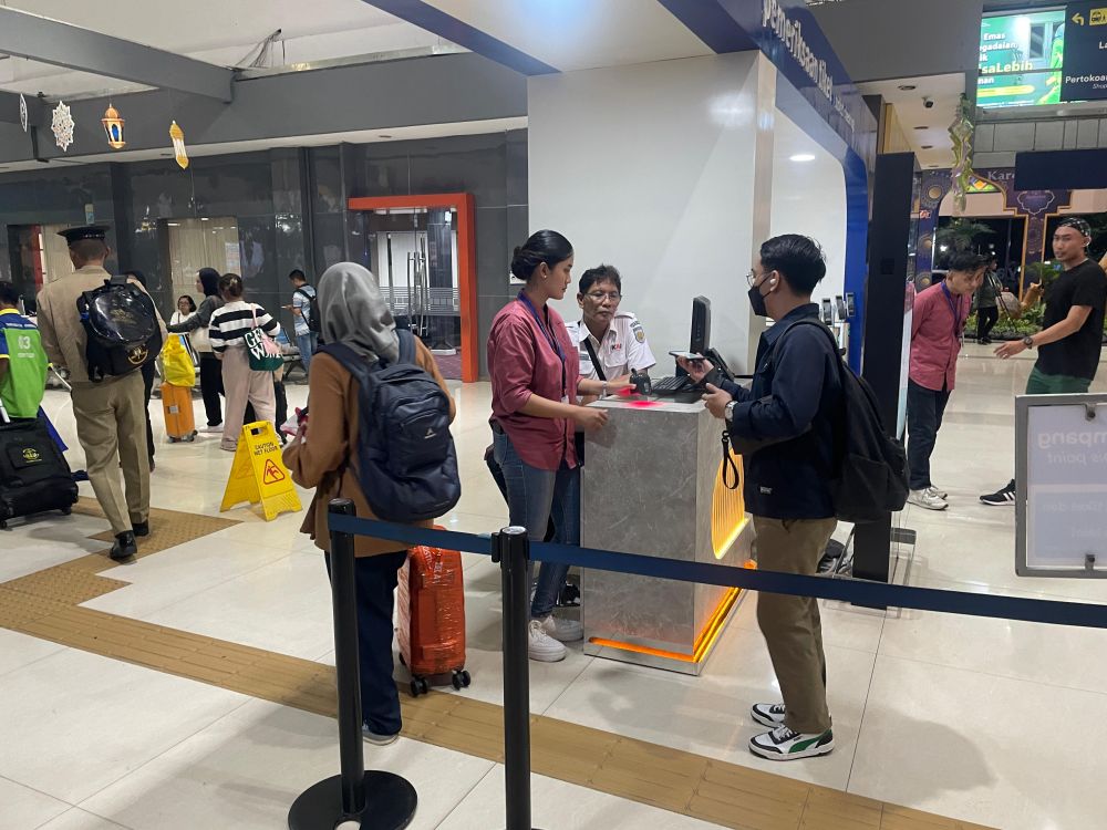 Penumpang KA Daop 8 Surabaya 
