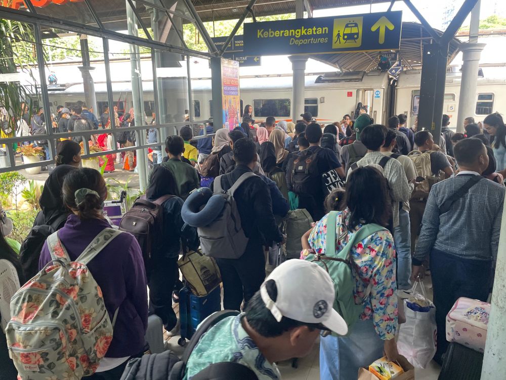 Penumpang KA jelang lebaran 