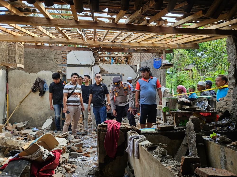 Petasan Meledak, Kakek dan Cucu Alami Luka Bakar