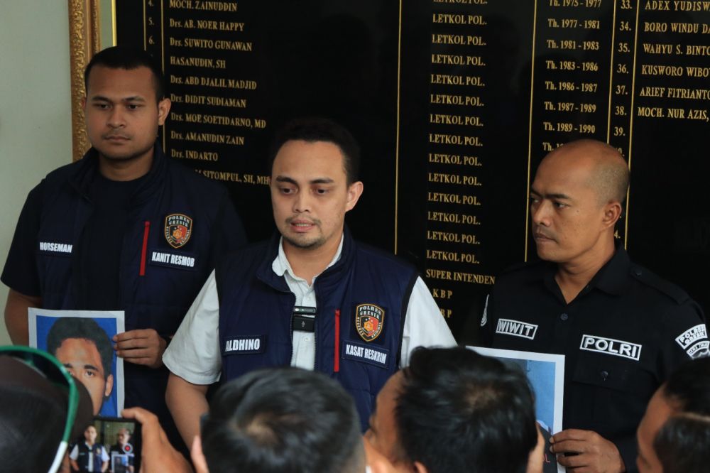 Kasatreskrim Polres Gresik AKP Aldhino Prima Wirdhan berikan keterangan