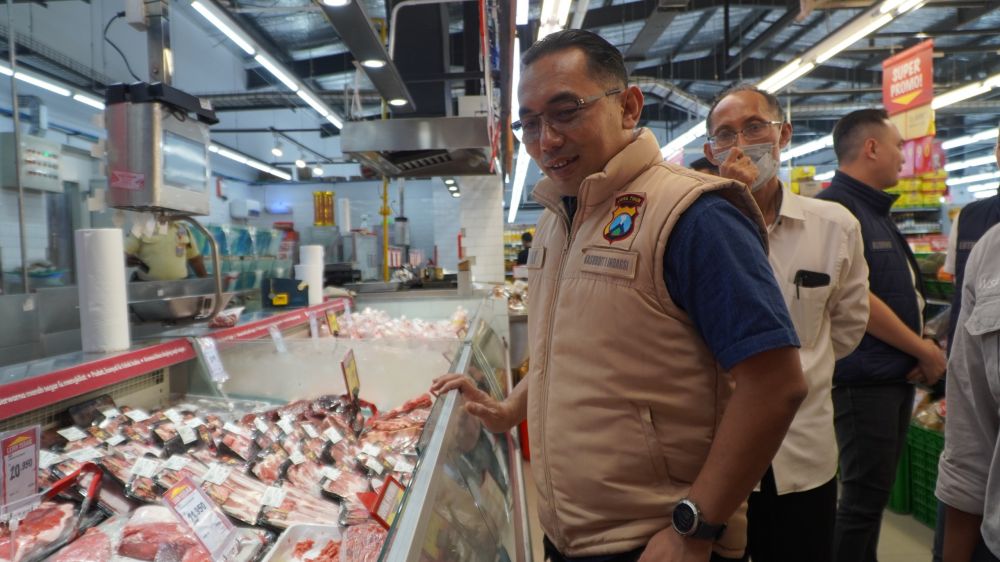 Tim Satgas Pangan Polda Jatim Sidak Bapokting di Pasar Gresik Jelang Lebaran