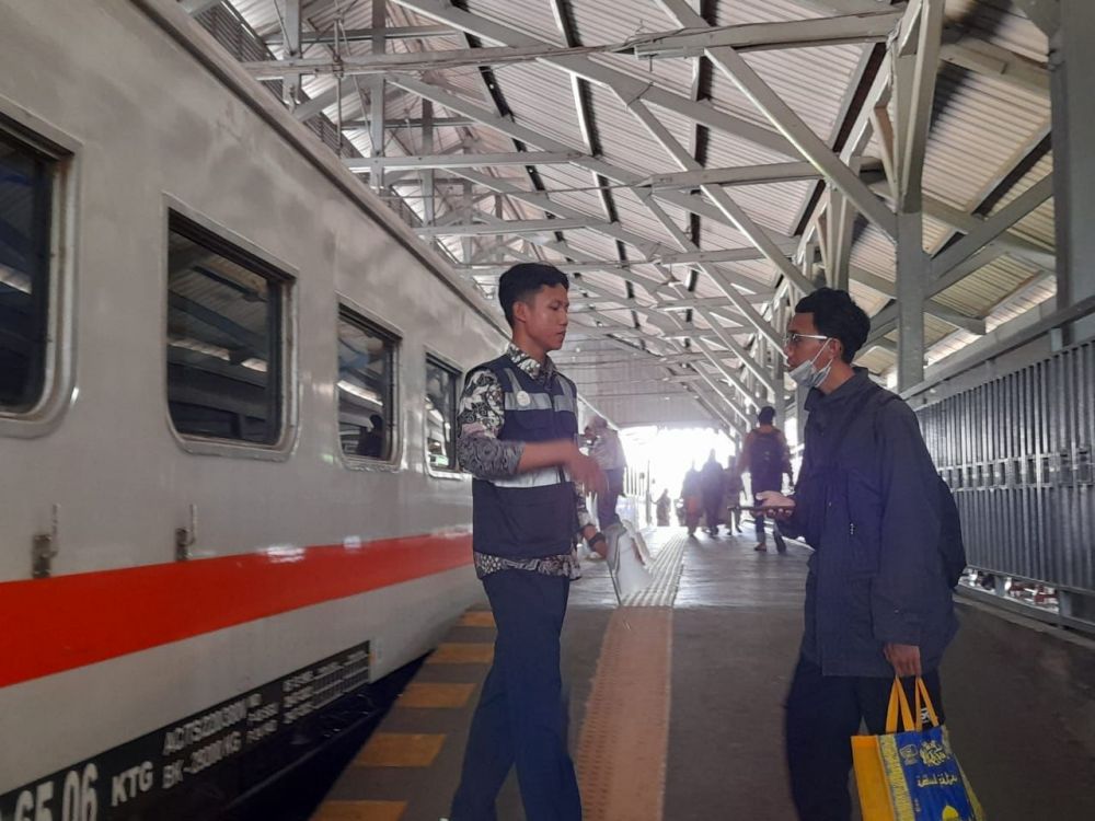 Relawan komunitas Railfans sukseskan angkutan lebaran