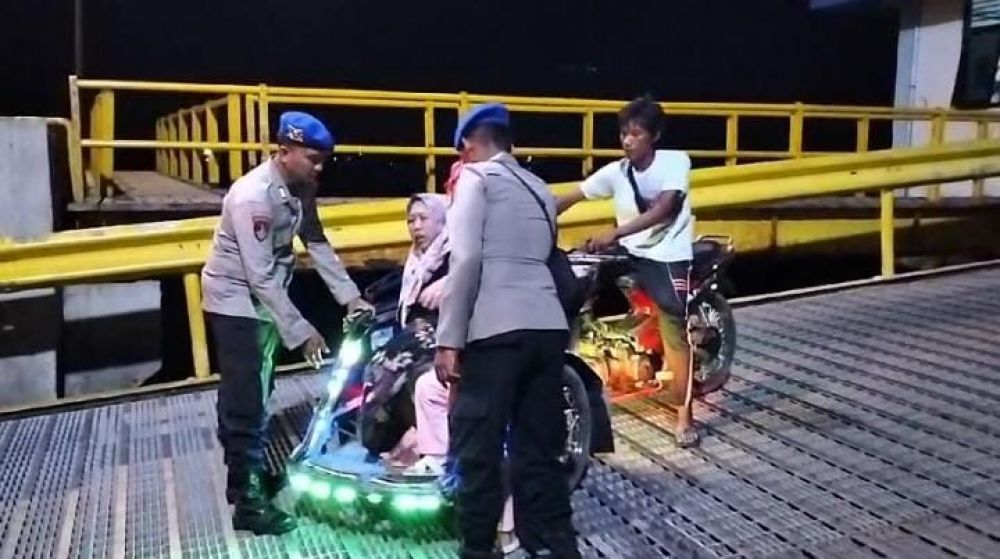 Personil Polres Situbondo lakukan pelayanan prima saat arus balik lebaran
