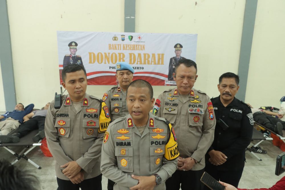 Kapolres Mojokerto AKBP Ihram Kustarto didampingi PJU