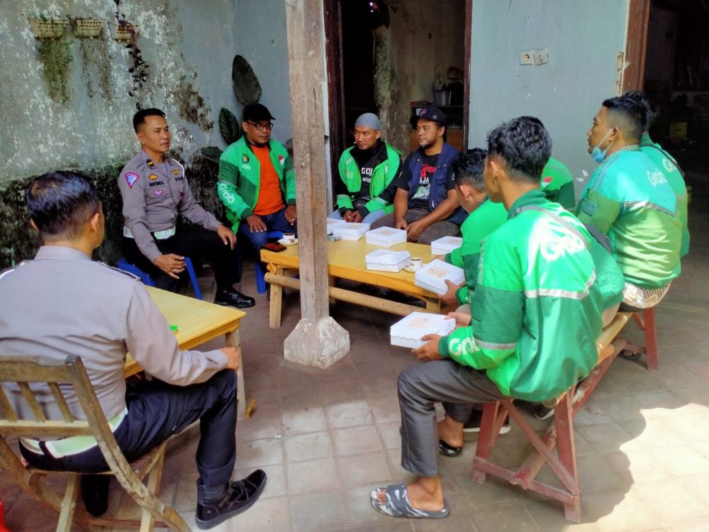 Satlantas Polres Ponorogo Gelar Dialog Bareng Sopir dan Ojol
