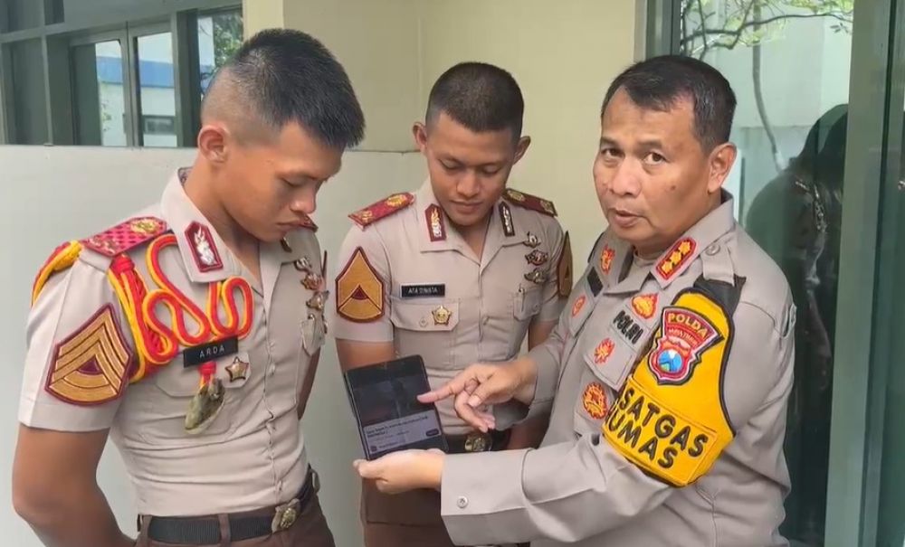 Kabid Humas Polda Jatim Kombespol Dirmanto tunjukkan video viral
