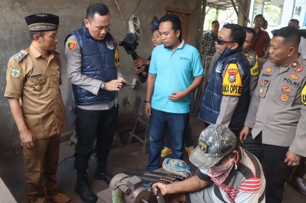 Kapolres Bondowoso AKBP Lintar Mahardhono kunjungi sentra UMKM