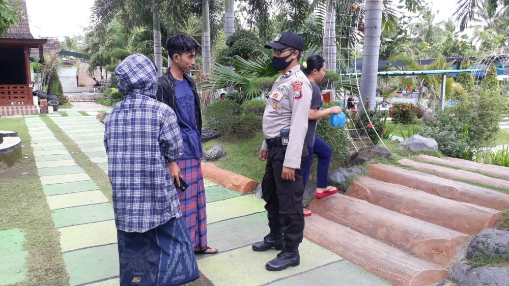 Anggota Polres Bondowoso lakukan pengamanan tempat wisata 