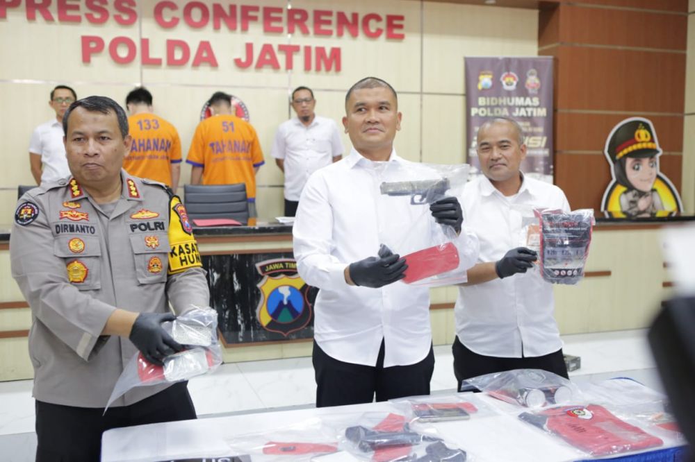 Ditreskrimum Polda Jatim amankan tersangka beserta barang buktinya 