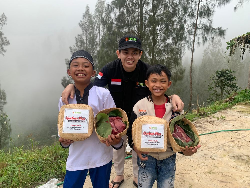 Perwakilan Laznas BMH saat di wilayah Tengger