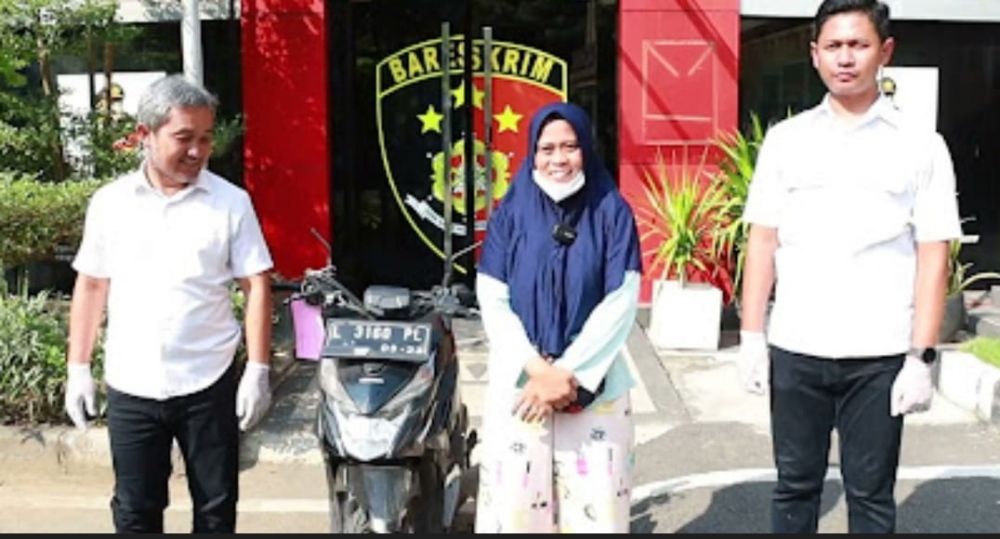 Satreskrim Polres Pelabuhan Tanjung Perak Surabaya kembalikan motor yang hilang dicuri maling