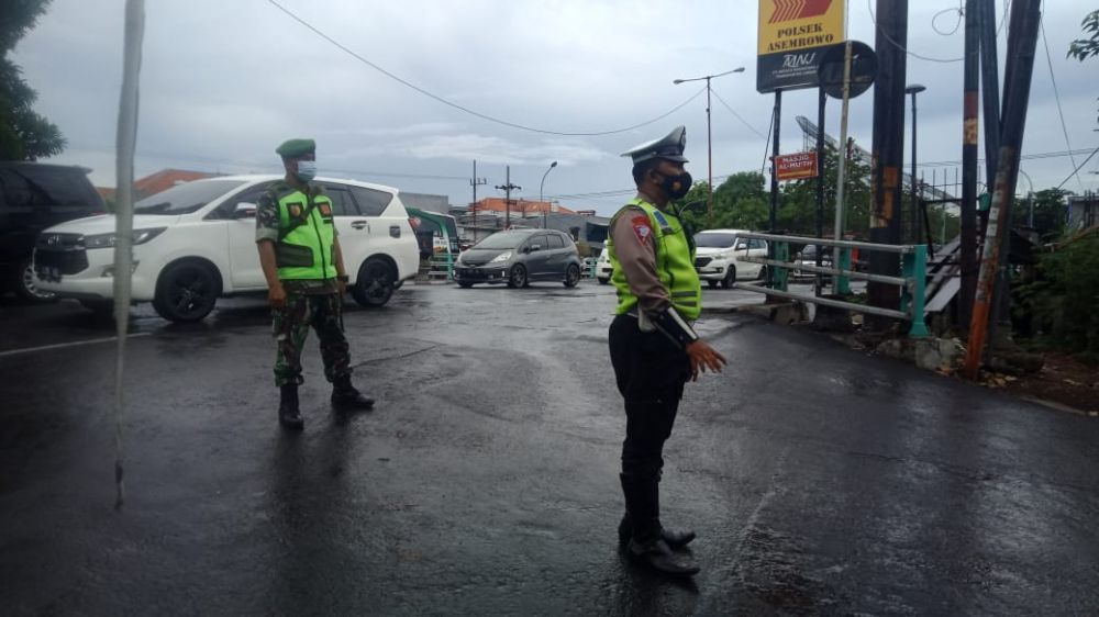 Satlantas Polres Tanjung Perak lakukan pengaturan lalulintas 