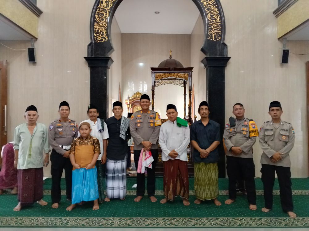 Kapolsek Menganti AKP Roni Ismullah saat safari Jum'at 