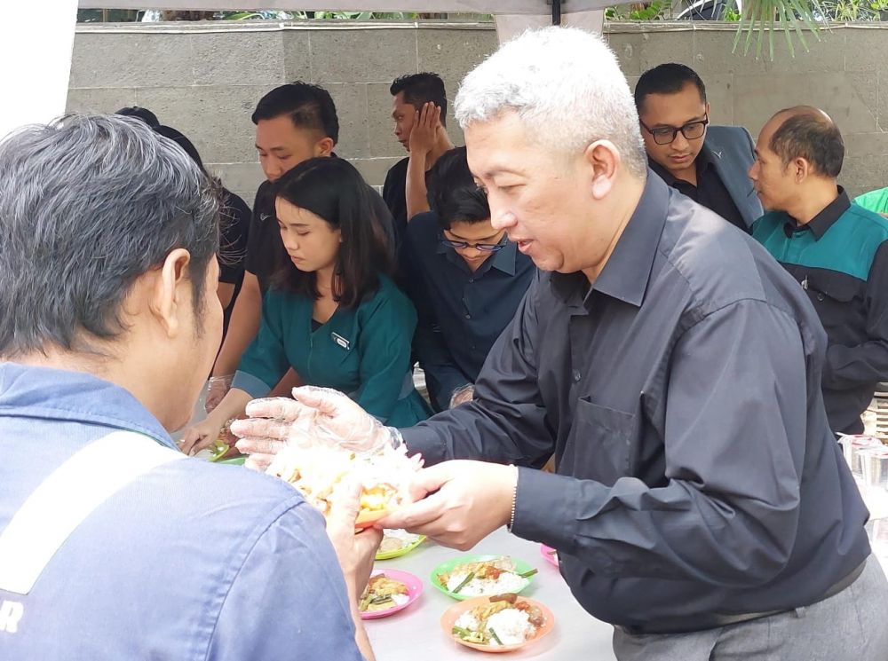 The Southern Hotel Surabaya Berbagi Makan Gratis ke Semua Orang Tiap Kamis