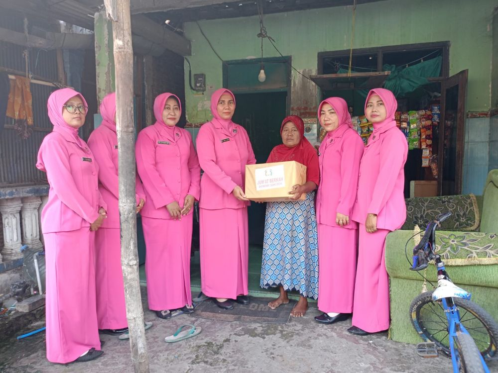 Bhayangkari Polsek Benjeng gelar bakti sosial 