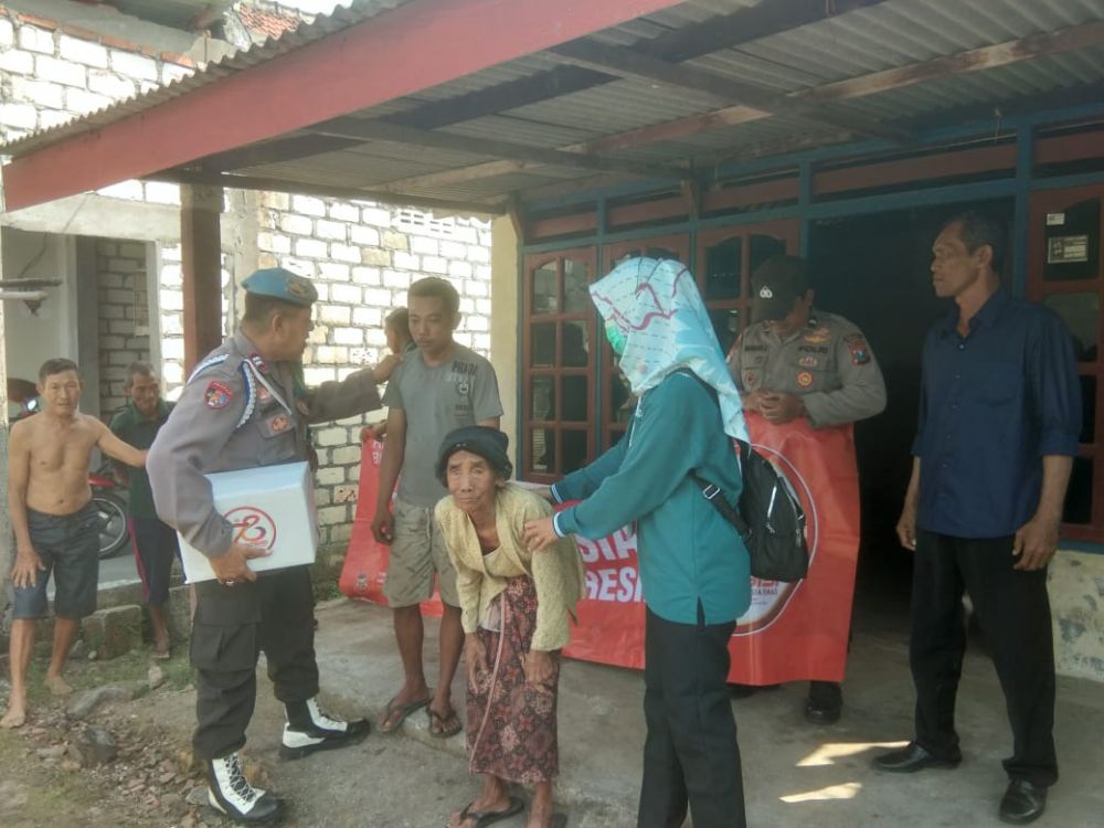 Polsek Cerme gelar bansos 