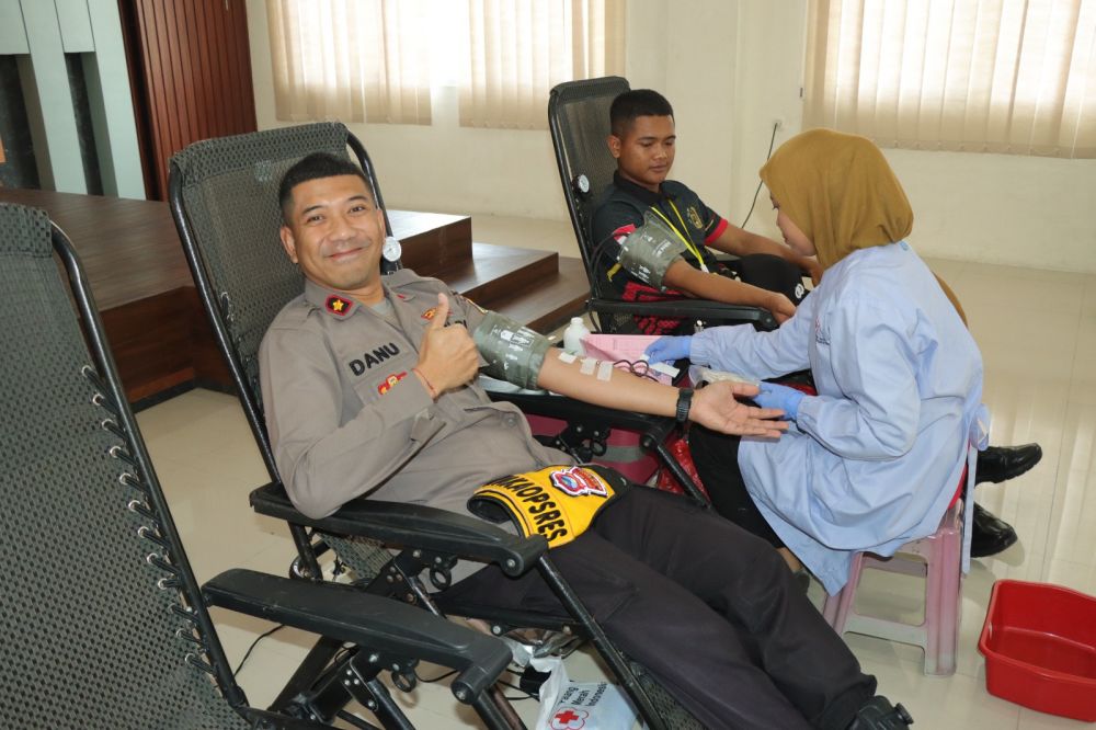 Polres Gresik di Hari Bhayangkara ke-78 Gelar Donor Darah Bersama Masyarakat